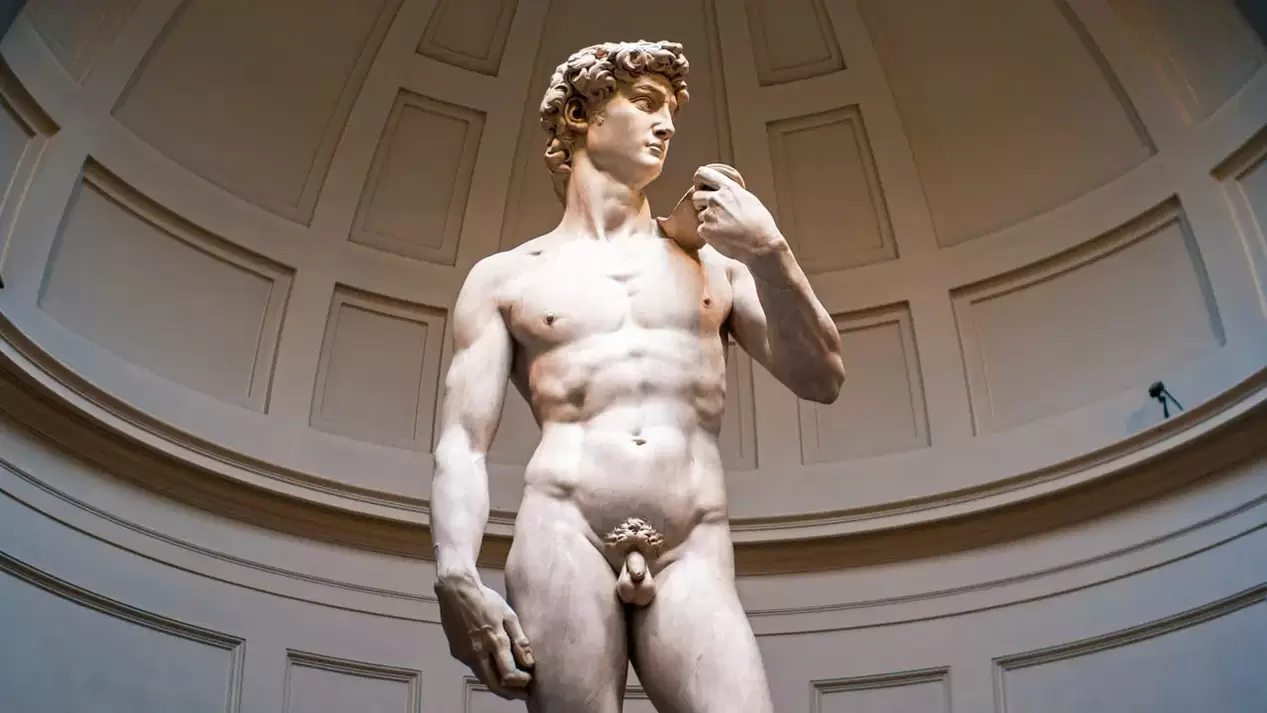 скулптура на мъж с красив пенис